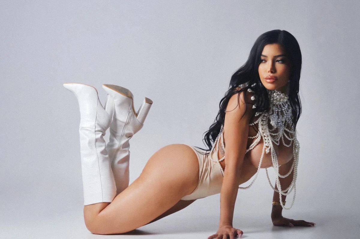 Adriana escort in London