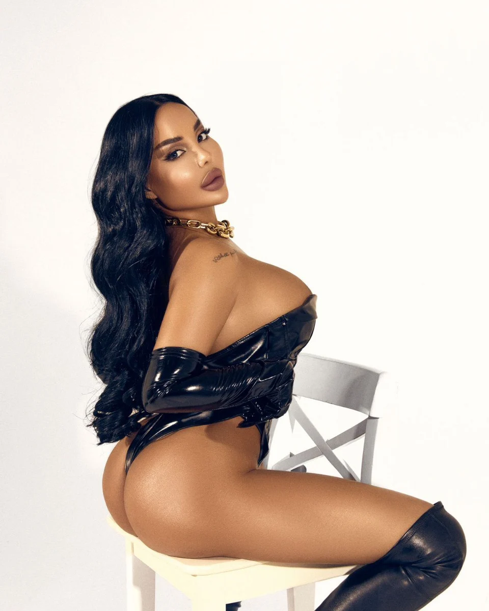 Amalia escort in London