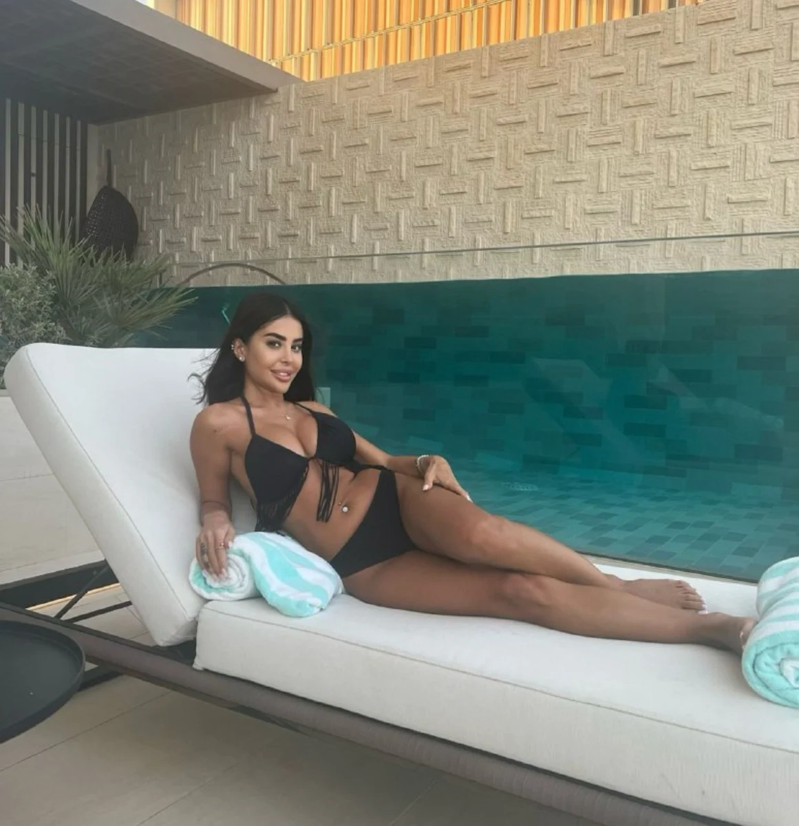 Asal escort in London