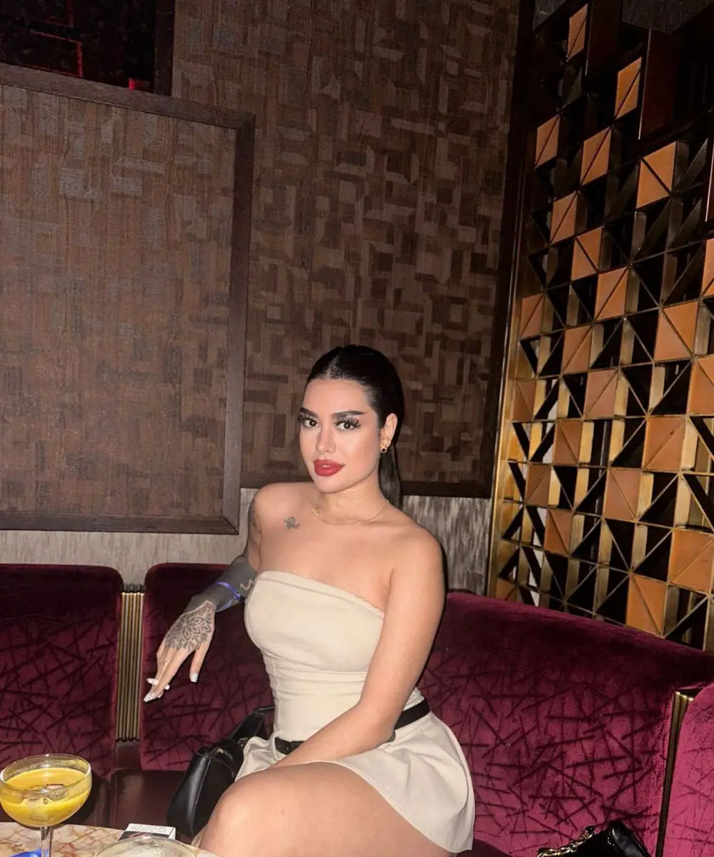 Elisa escort in London