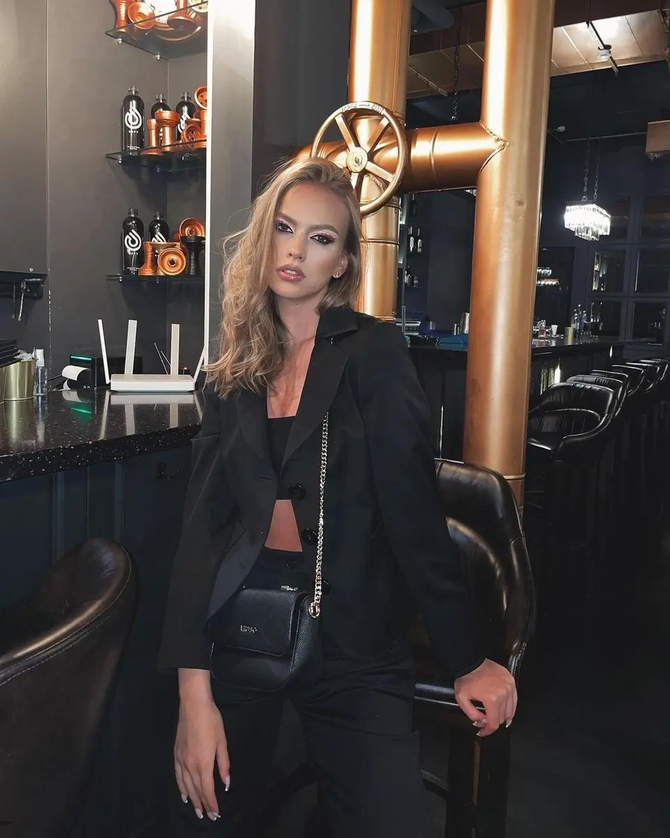 Francesca escort in Dubai