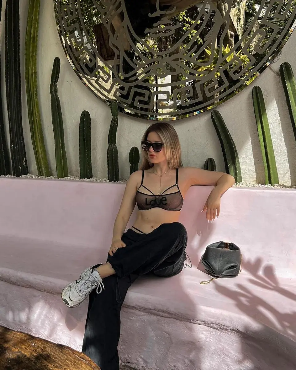 Jolie escort in Dubai