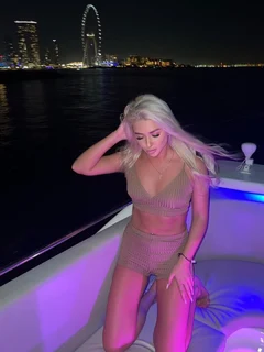 Karolina escort in Dubai