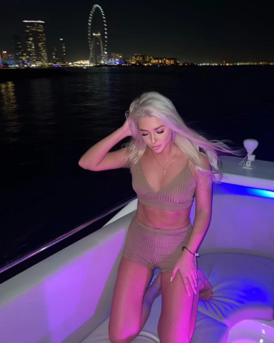 Karolina escort in London