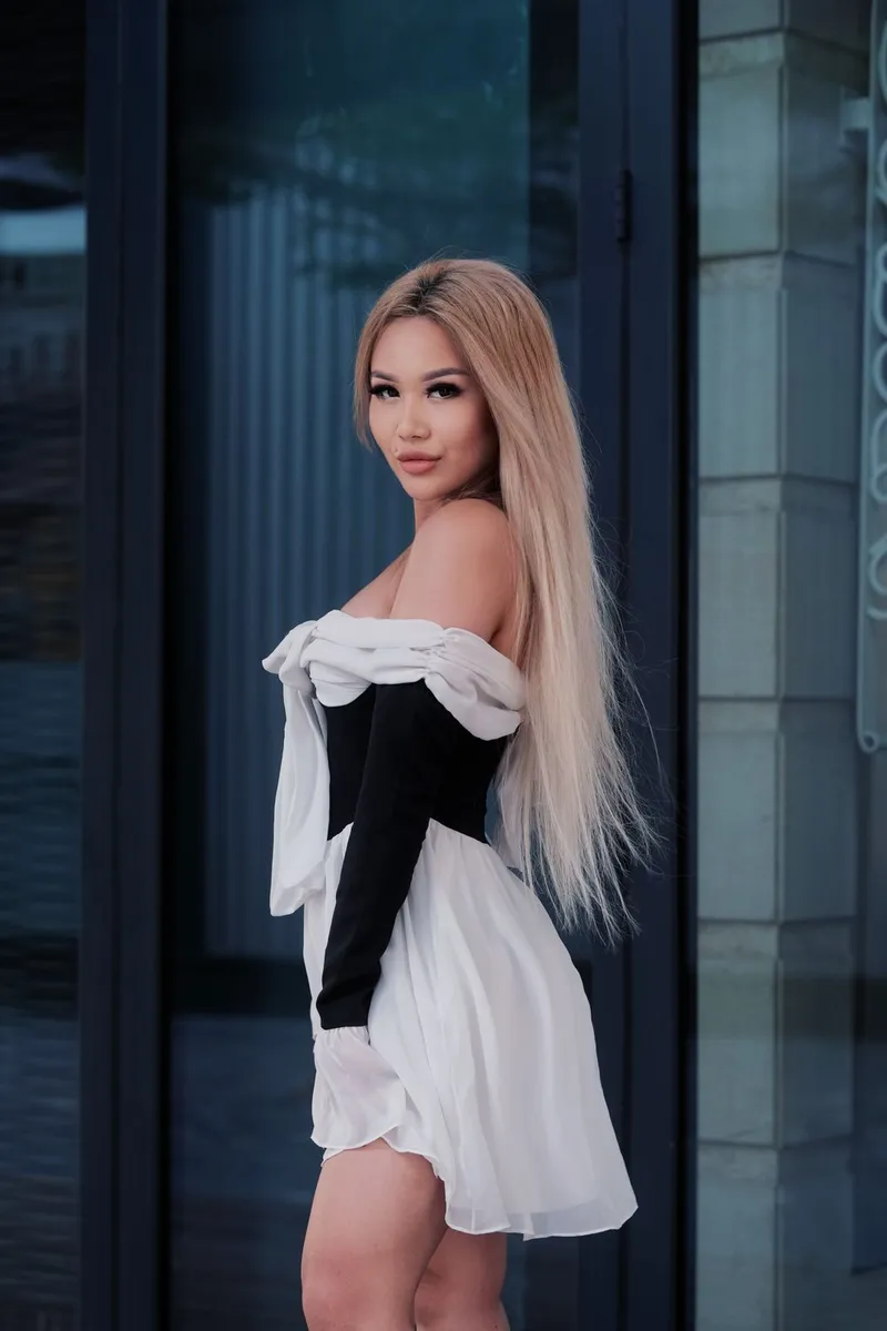 Lalisa escort in London