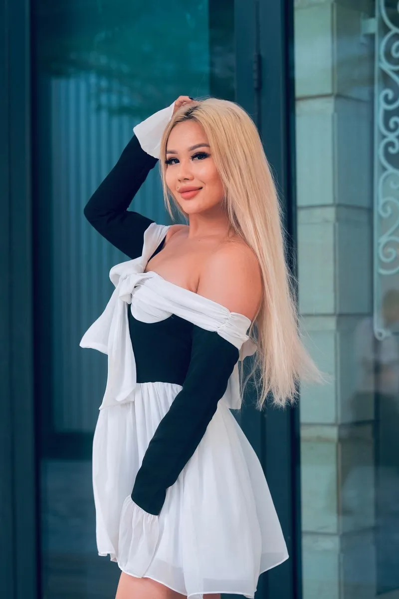 Lalisa escort in London