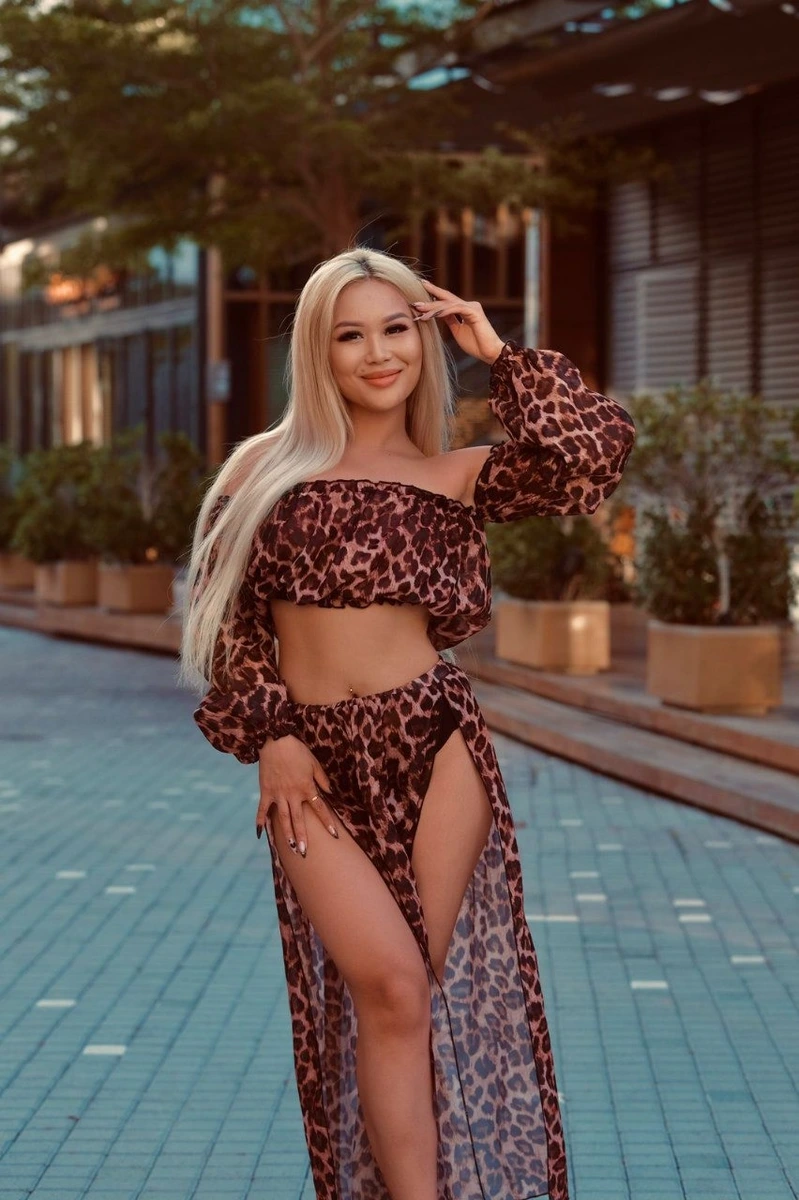 Lalisa escort in London