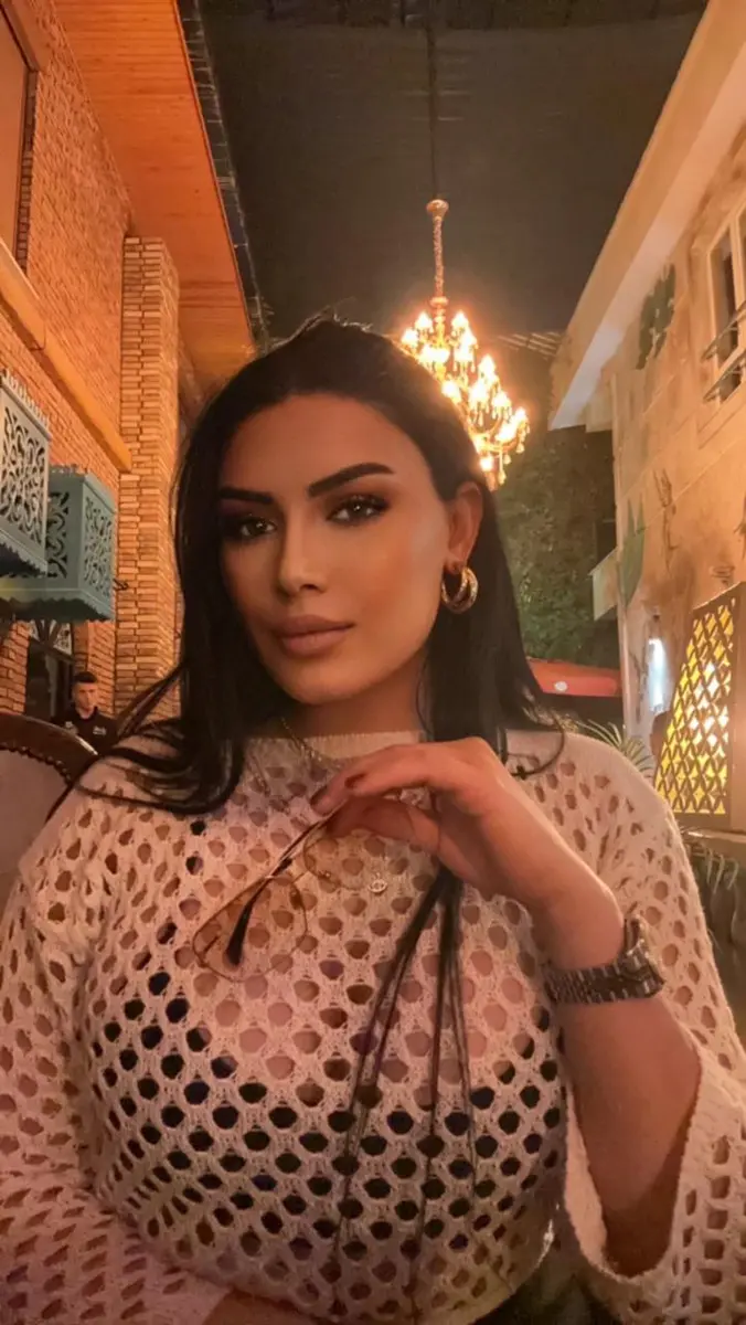 Larisa escort in London