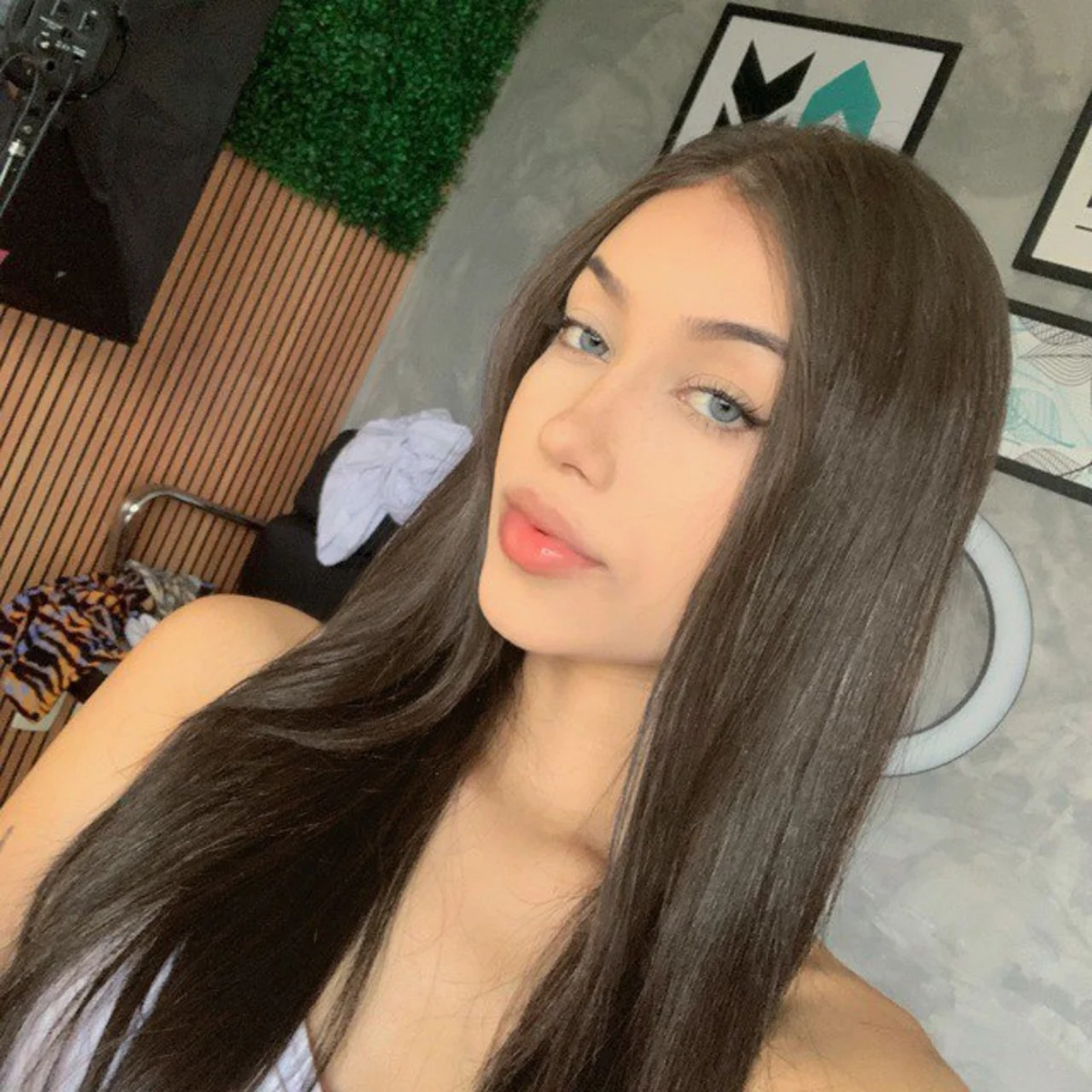 Malibu escort in London