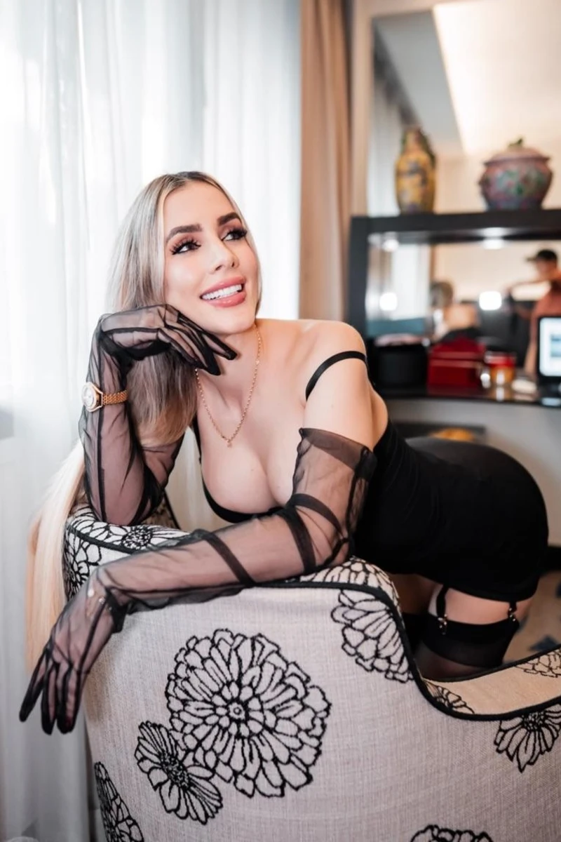 Meisa escort in London