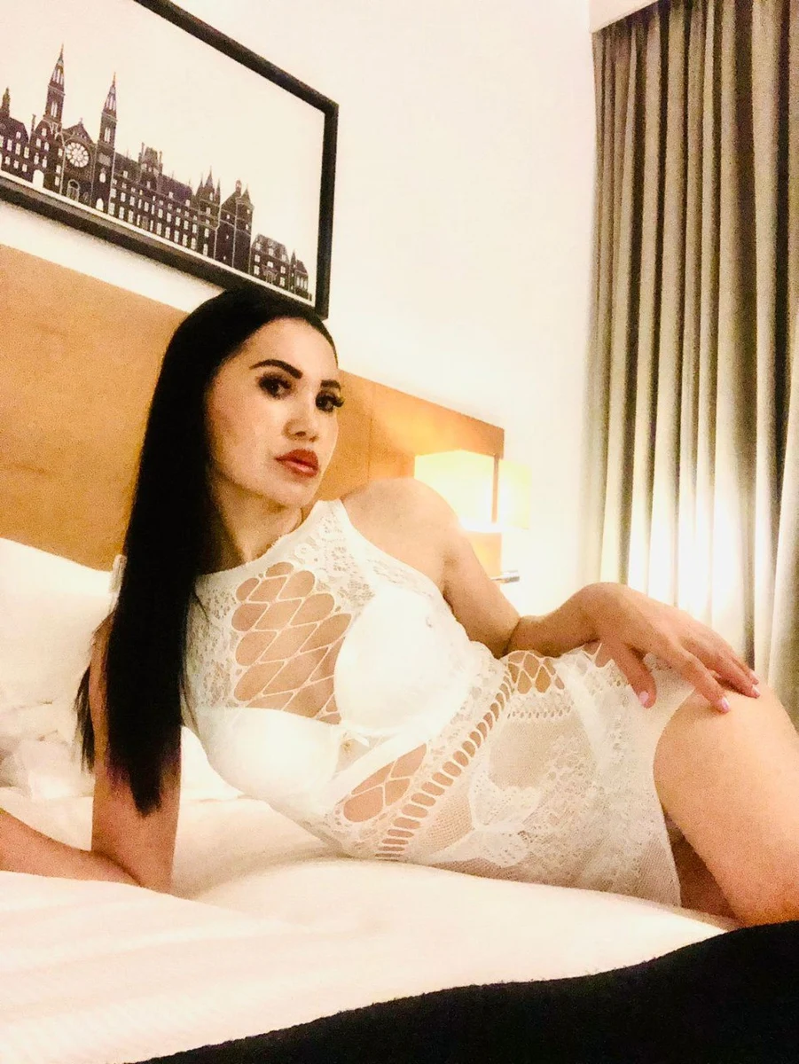 Mirella escort in London