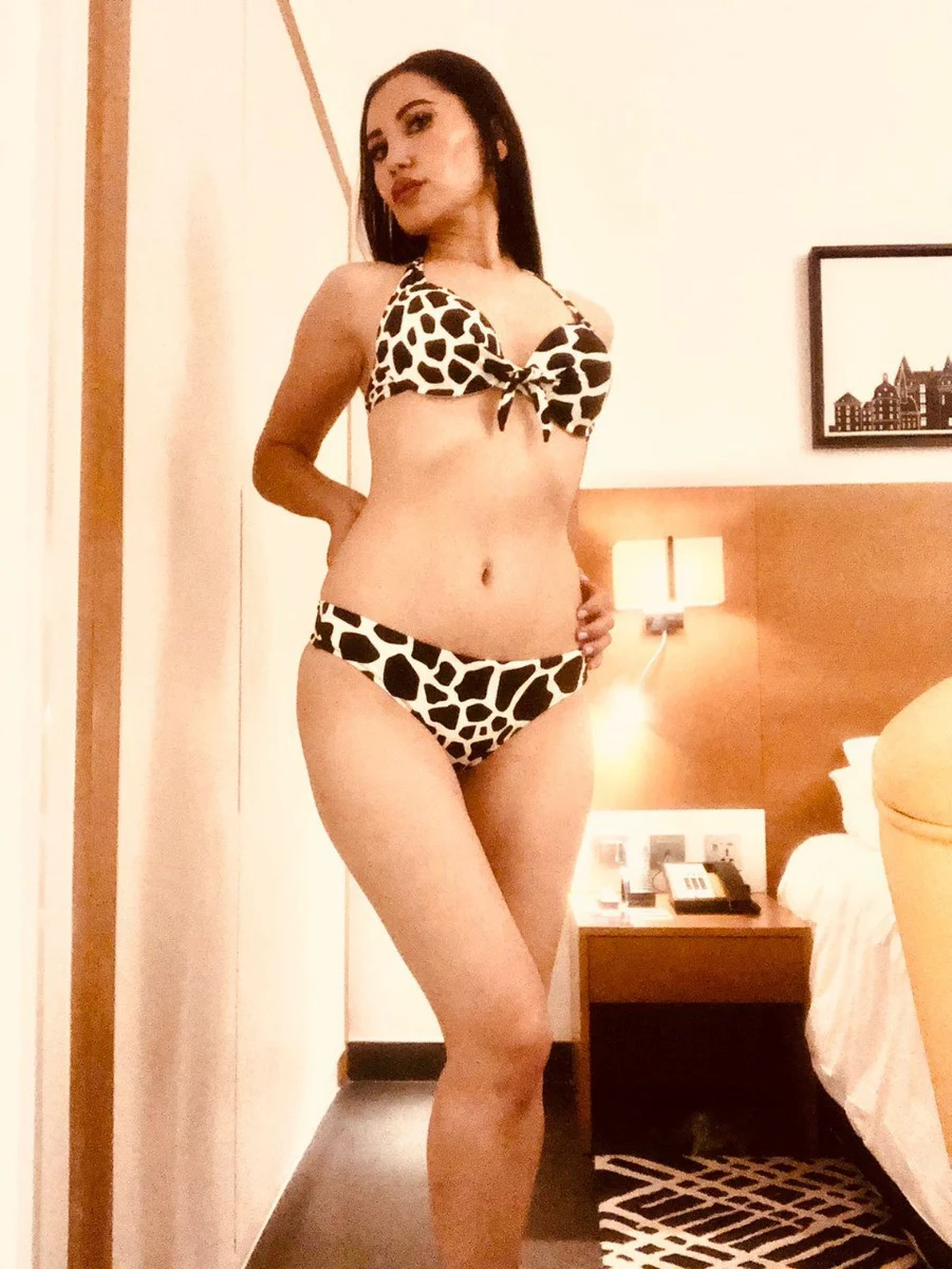 Mirella escort in London