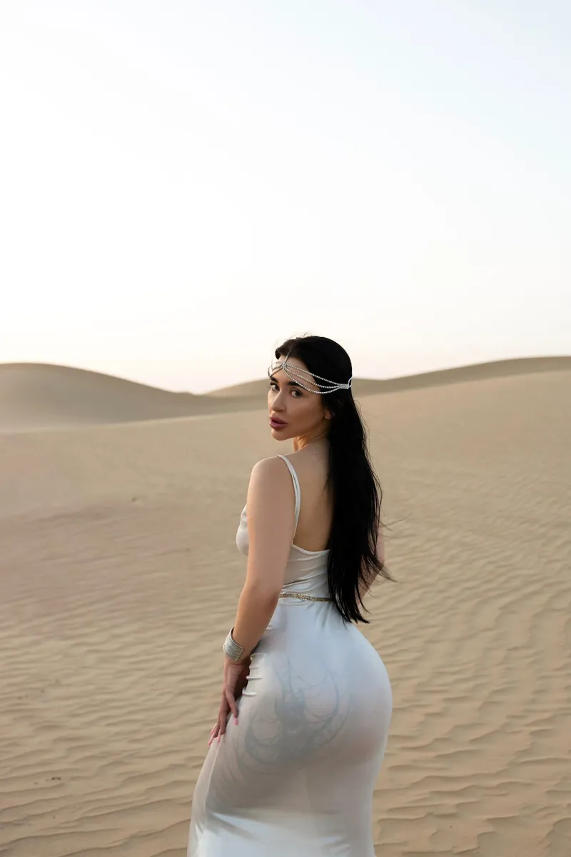 Molli escort in London