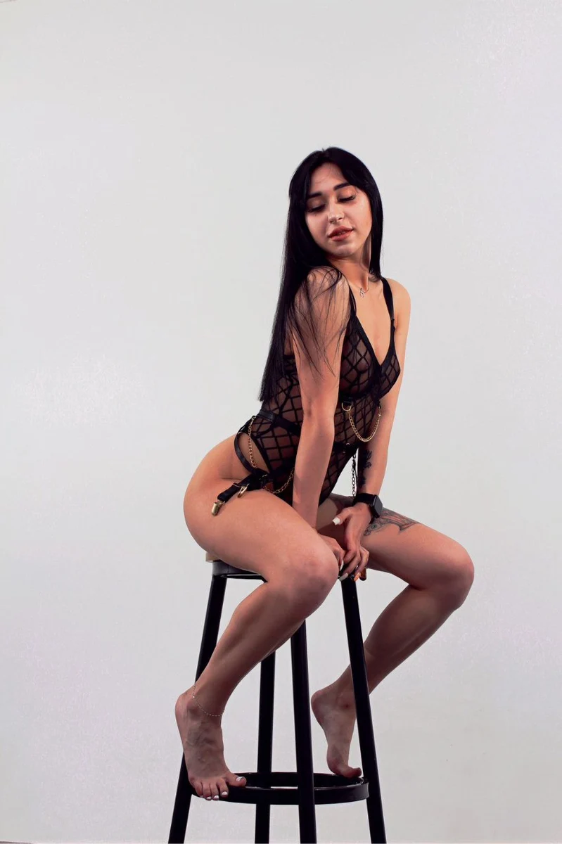 Nelli escort in London