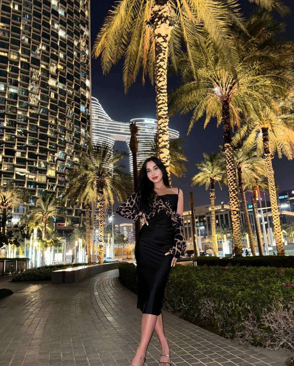 Nelli escort in London