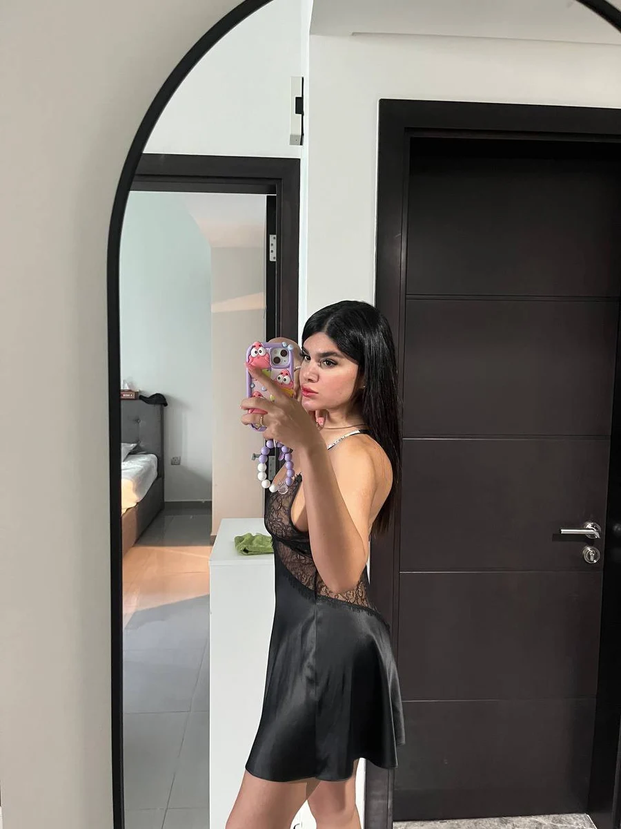 Noshika escort in London