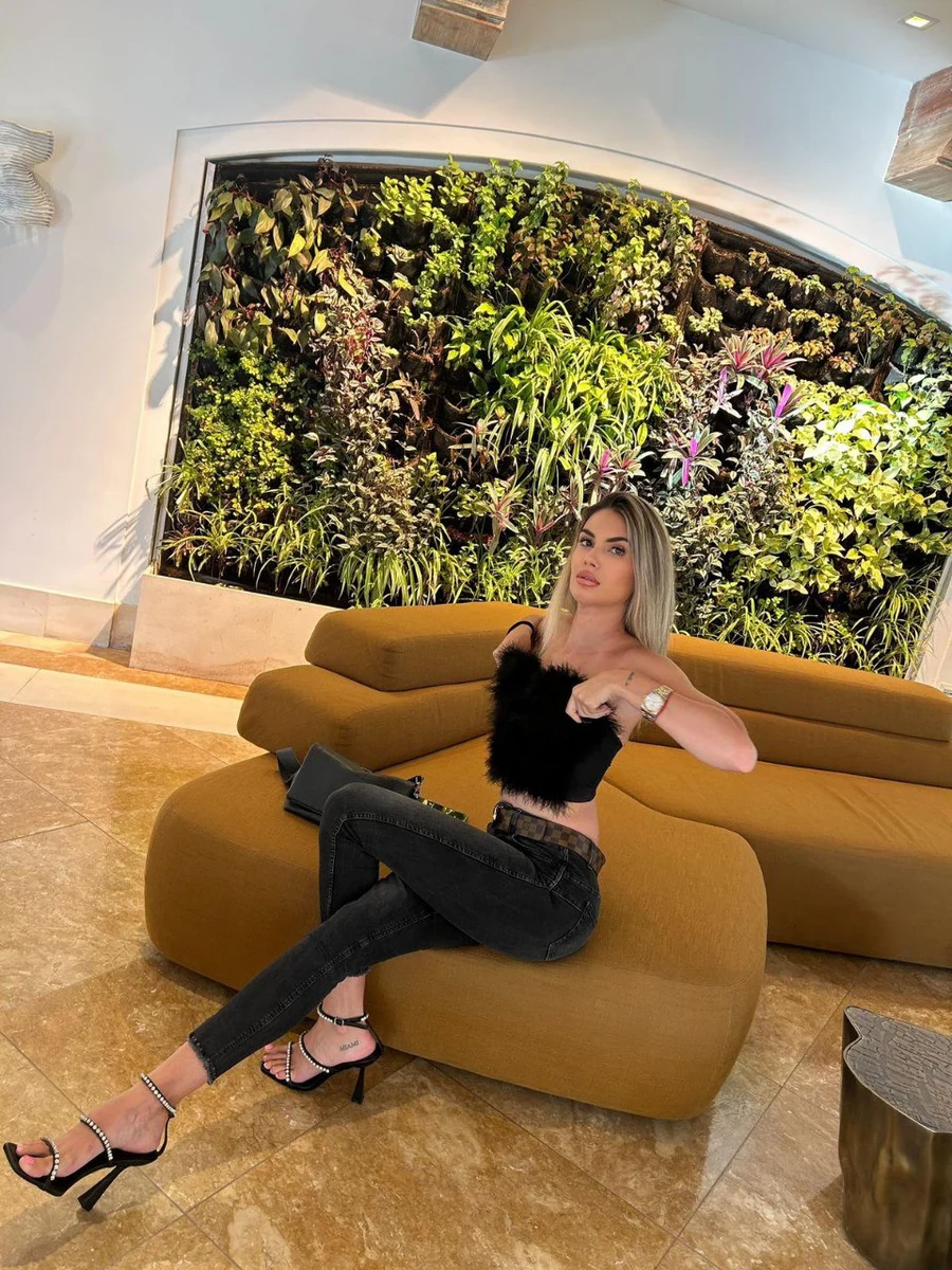 Olivia escort in Dubai