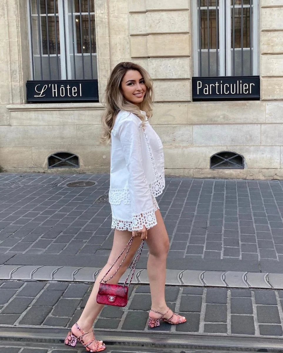 Scarlett escort in Dubai