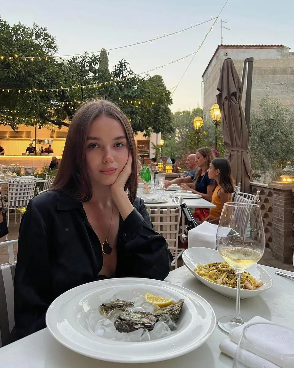 Shelby escort in Dubai