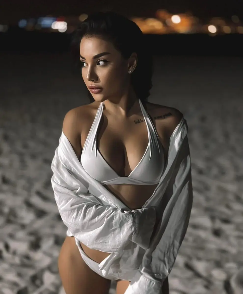 Sienna escort in London