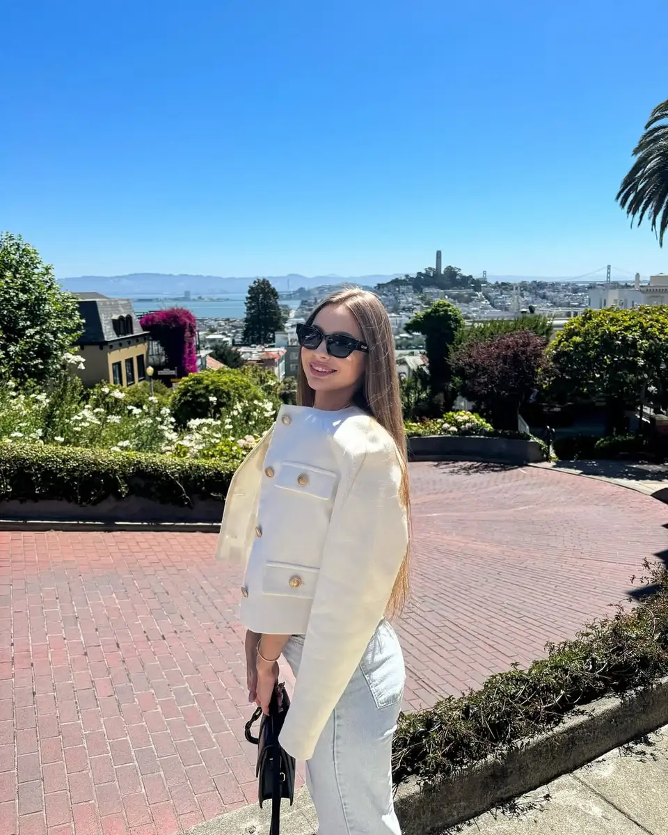 Victoria escort in London