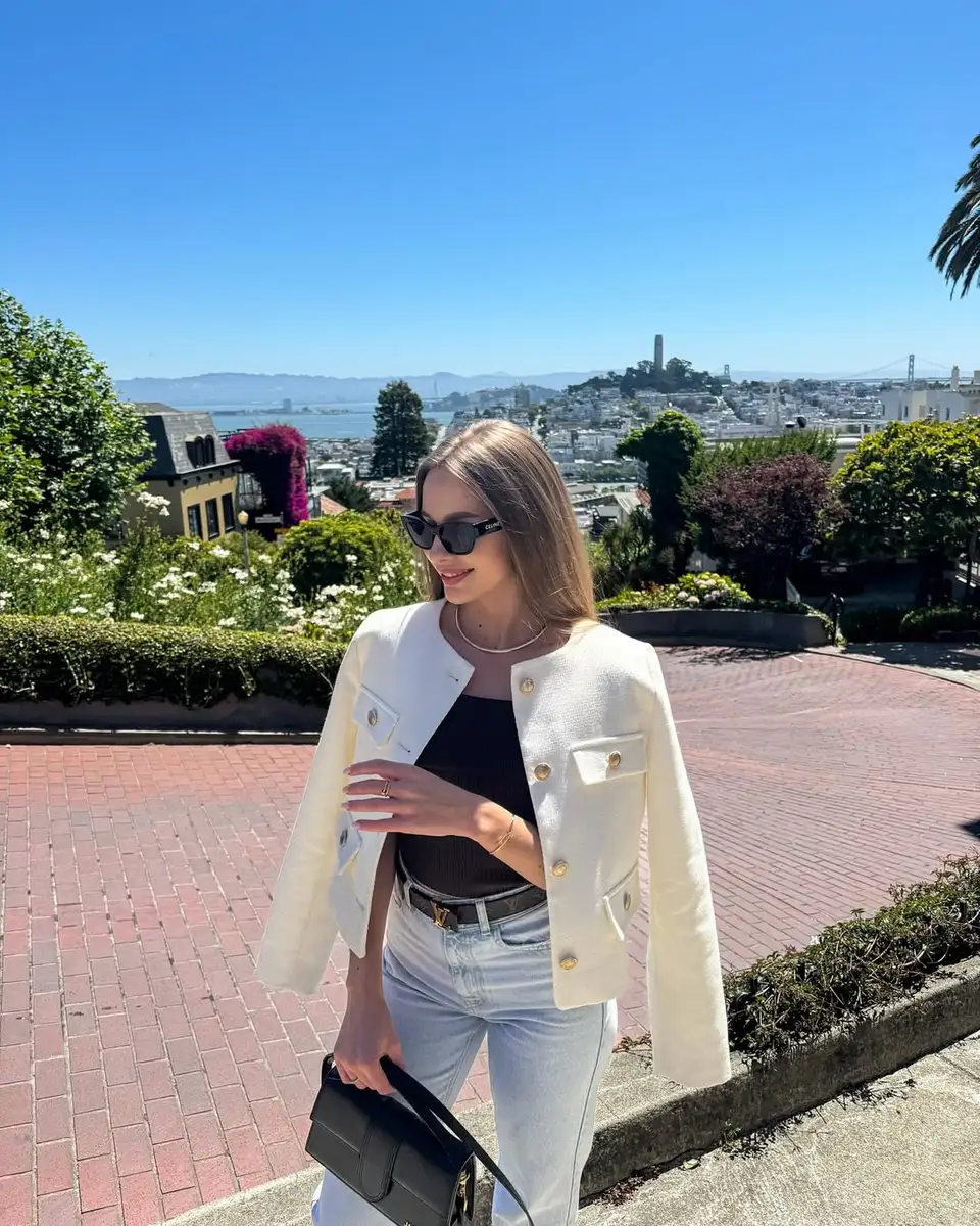 Victoria escort in London