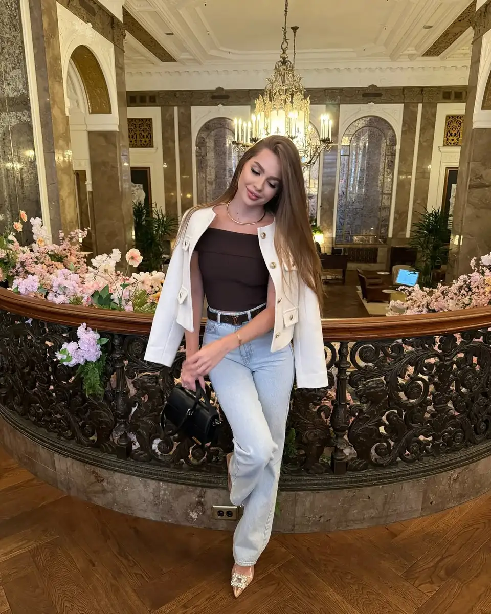 Victoria escort in London