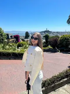 Victoria escort in London