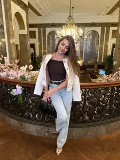 Victoria escort in London