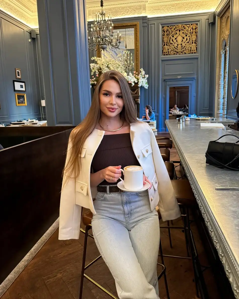 Victoria escort in London