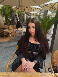 Zlata escort in London
